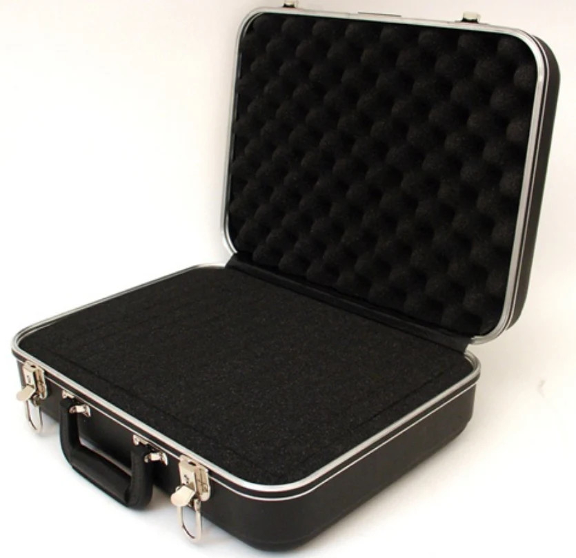 1416 – PLATT LUGGAGE – LIGHT-DUTY ABS CASE – Interior Dimensions (L x W x D): 16
