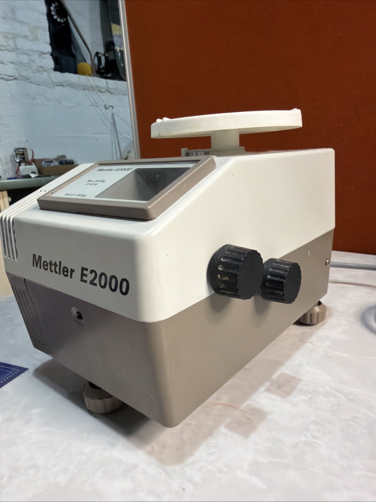 Mettler E2000 2kg Capacity Gram Scale w/ 5″ Table – 120V – E 2000 – Tested GOOD!