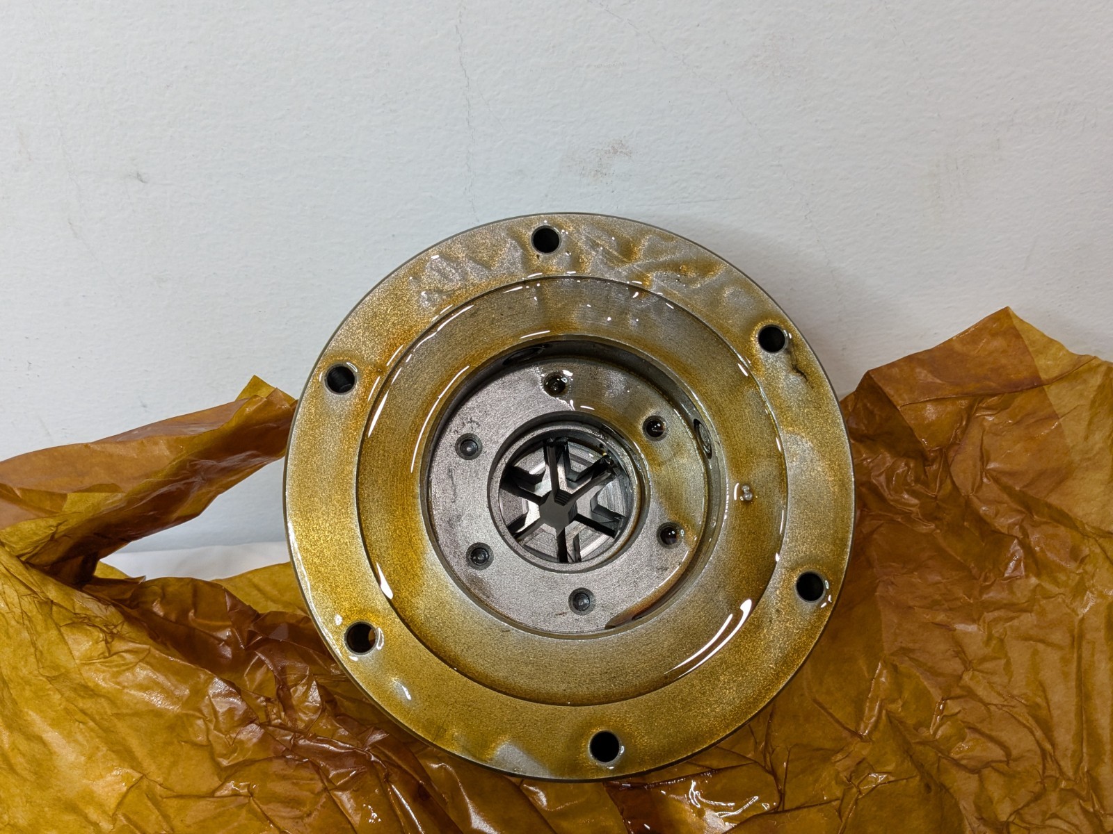 Interstate Manual Lathe Chuck 6-19/64″ 6 Jaws Self-Centering Plain Back 08600355