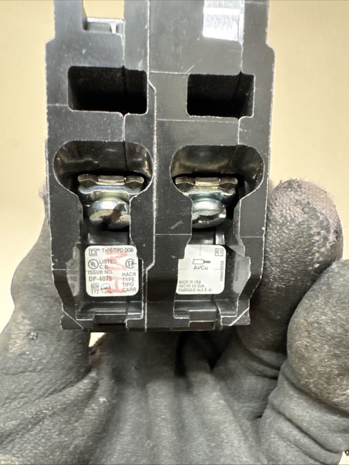Square D QOB220 Circuit Breaker – 20 Amp 2 Pole – Bolt-On NEW NO BOX