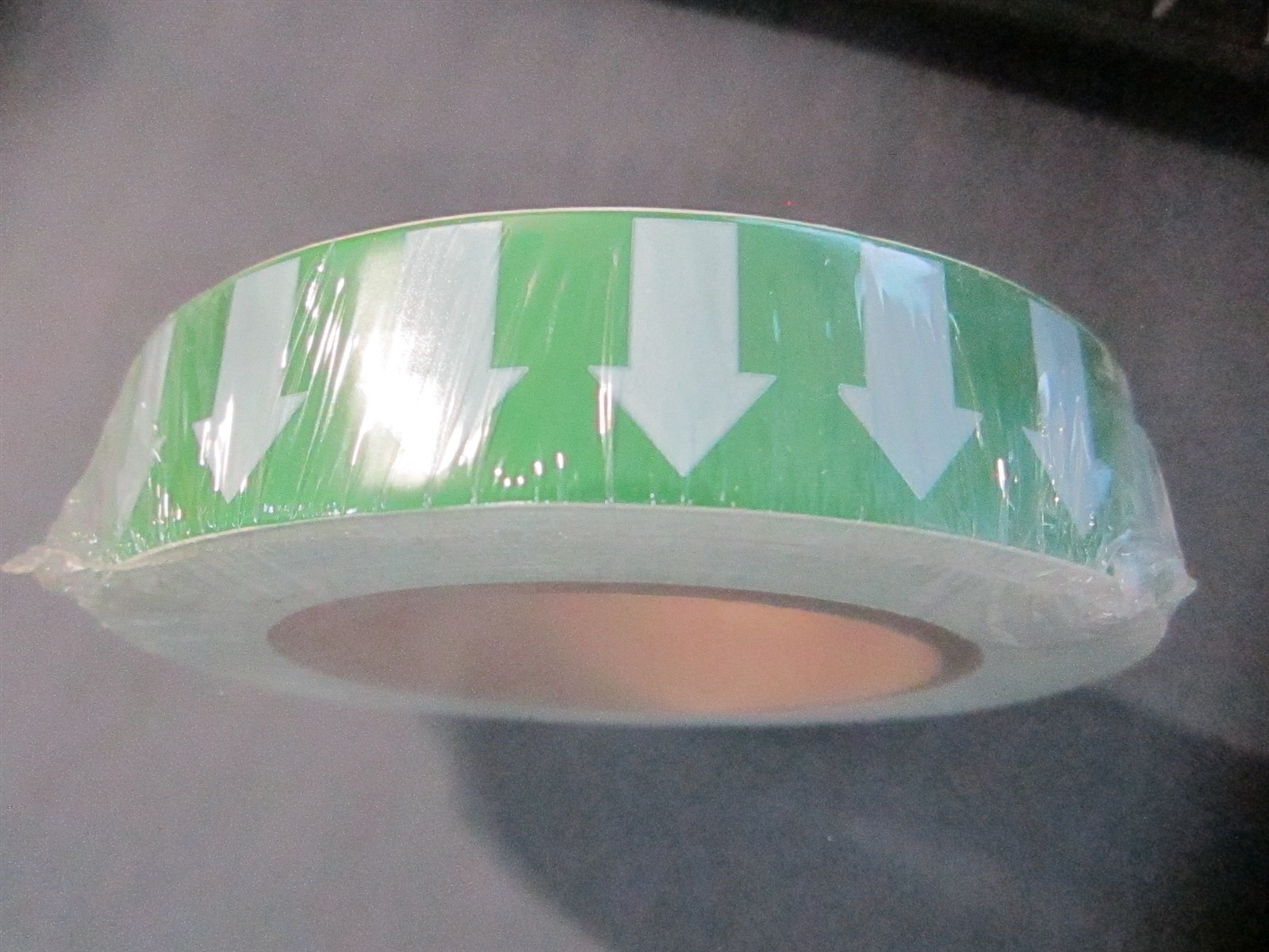 Brady (91425) 1″ x 90′ OAL Green/Black Adhesive Arrow Pipe Marking Tape
