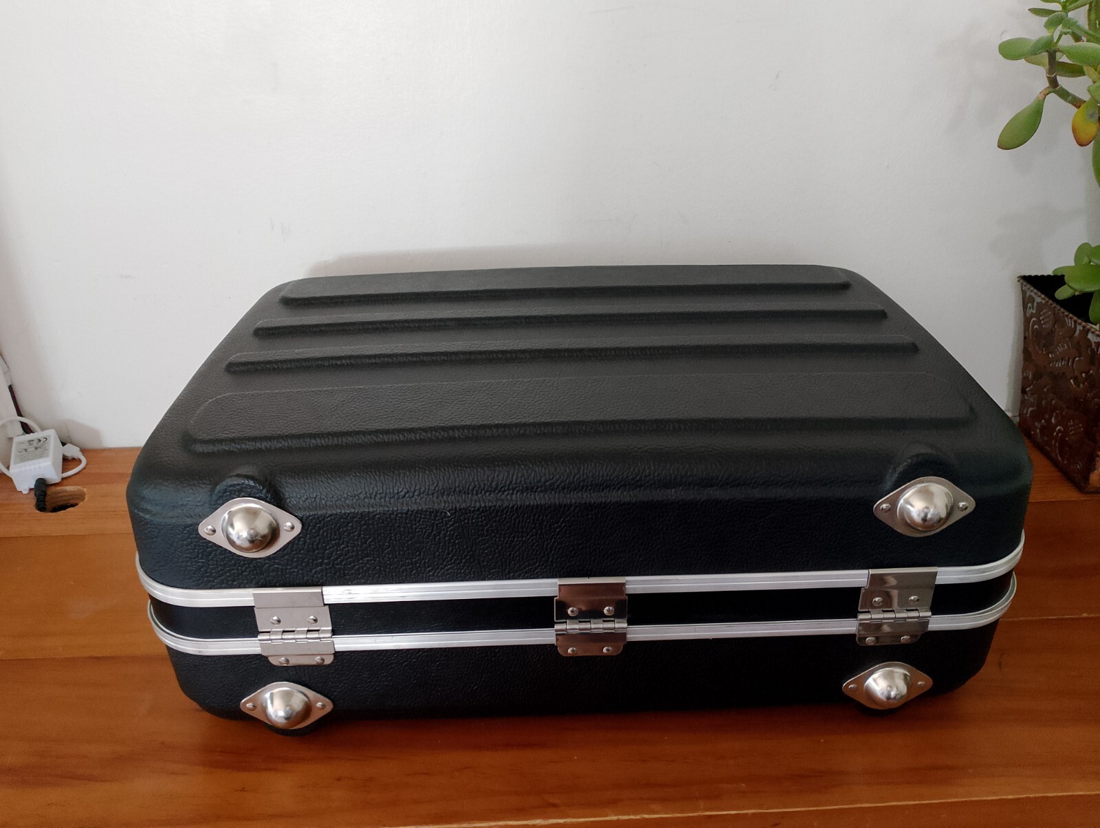 PLATT LUGGAGE – LIGHT-DUTY ABS CASE Interior Dimensions 18″ x 13″ x 5″