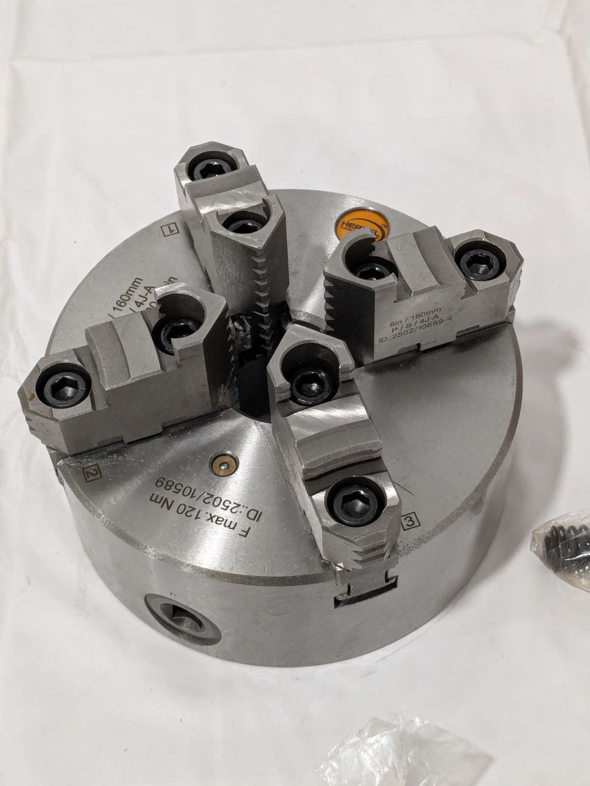 Hertel Manual Lathe Chuck: 6″, 4 Jaw, Self-Centering 97019012