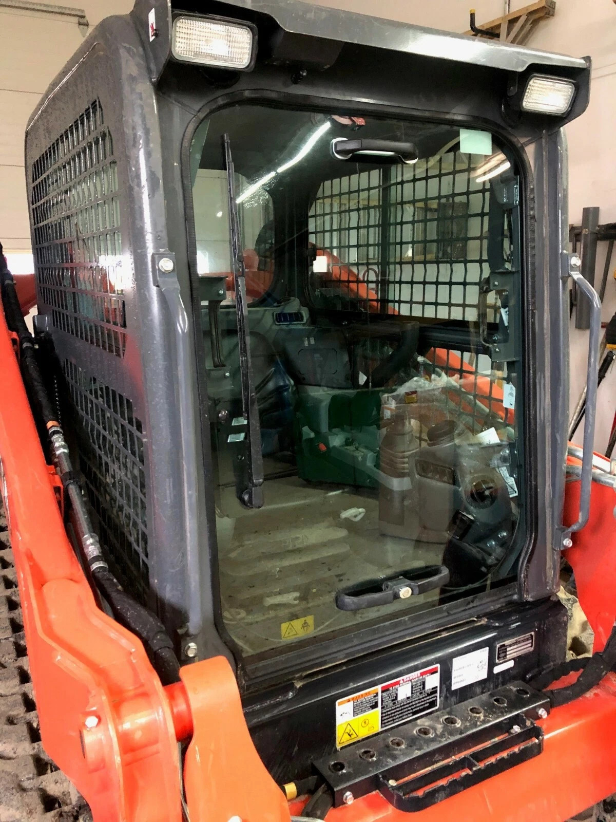 Track Loader Door Glass For Kubota Skidsteer SVL65 SVL75 SVL90 SVL95 SVL97