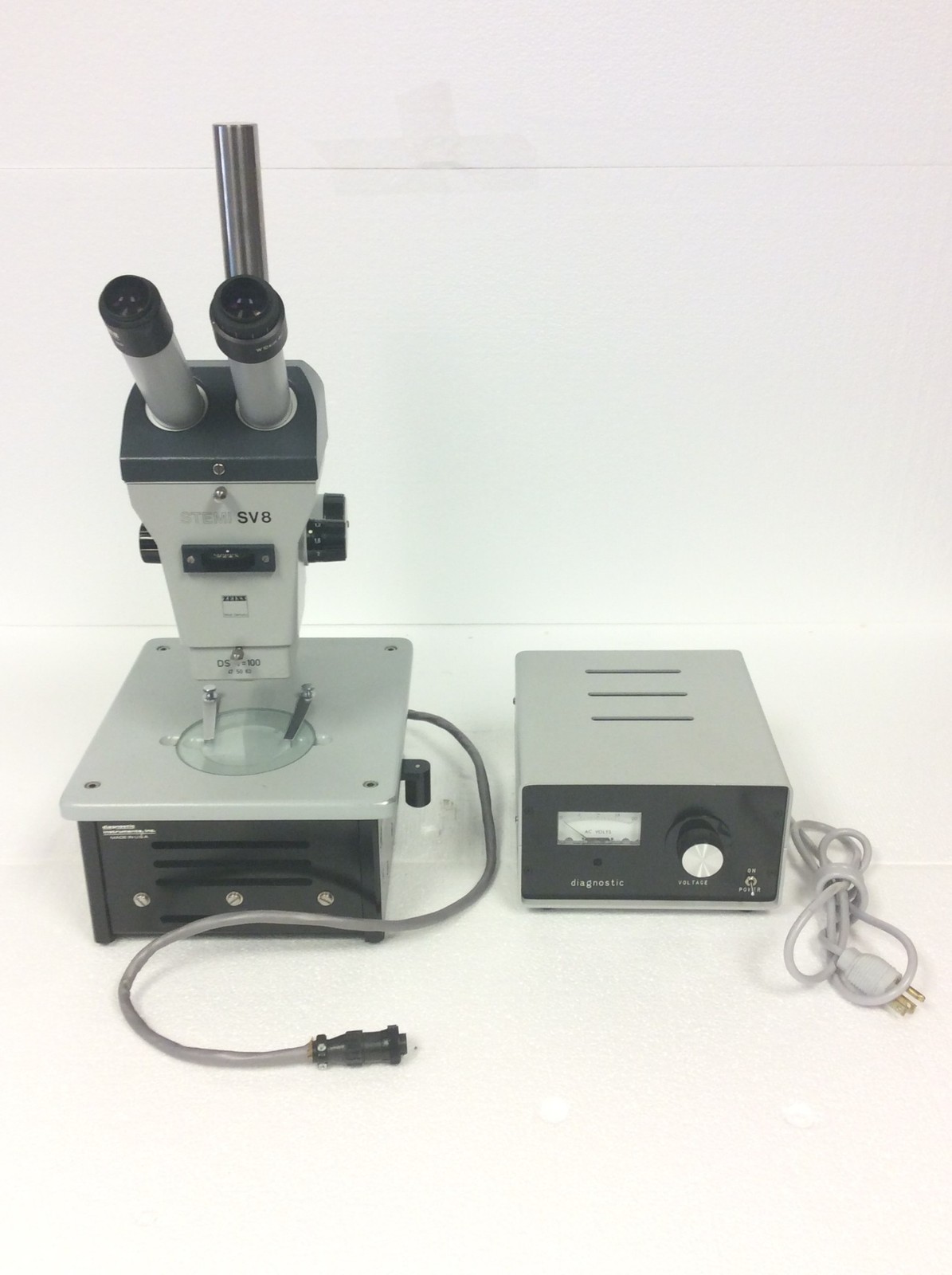 Zeiss Stemi SV8 Stereomicroscope 47 50 63 w/ Light Source, W10x/25 Eyepieces
