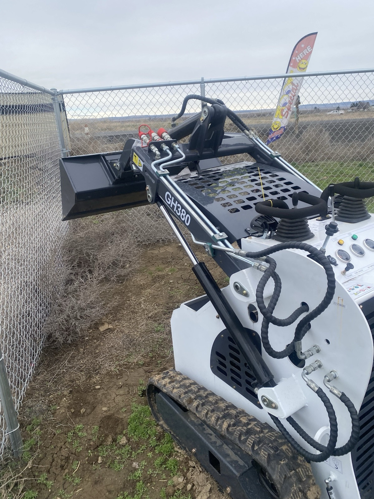 China Chinese Walk Behind Skidsteer Triple Valve