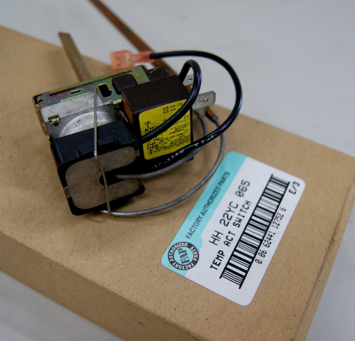 Factory Authorized Carrier Switch Temp Act OEM, HH-22YC-065, HH22YC065, L-5138
