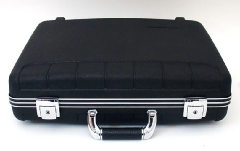 06385 – PLATT LUGGAGE – HIGH IMPACT POLYPROPYLENE ATTACHE – Inside Dimensions (L