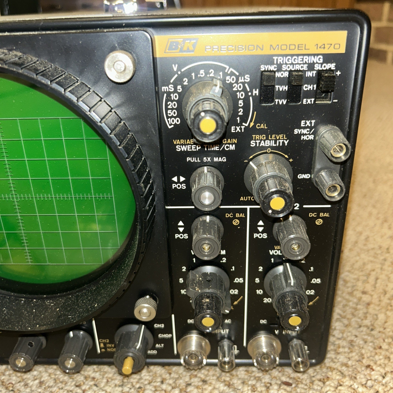 B&K Precision 1470 Analog Oscilloscope Dual Trace CRT Scope w/2 Probes in box