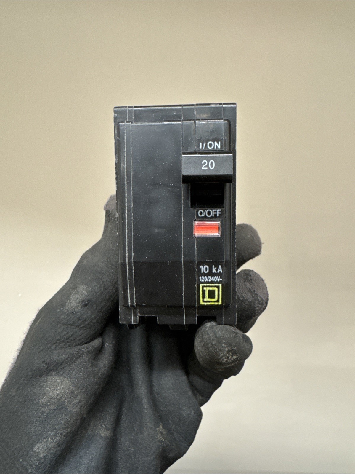 Square D QOB220 Circuit Breaker – 20 Amp 2 Pole – Bolt-On NEW NO BOX