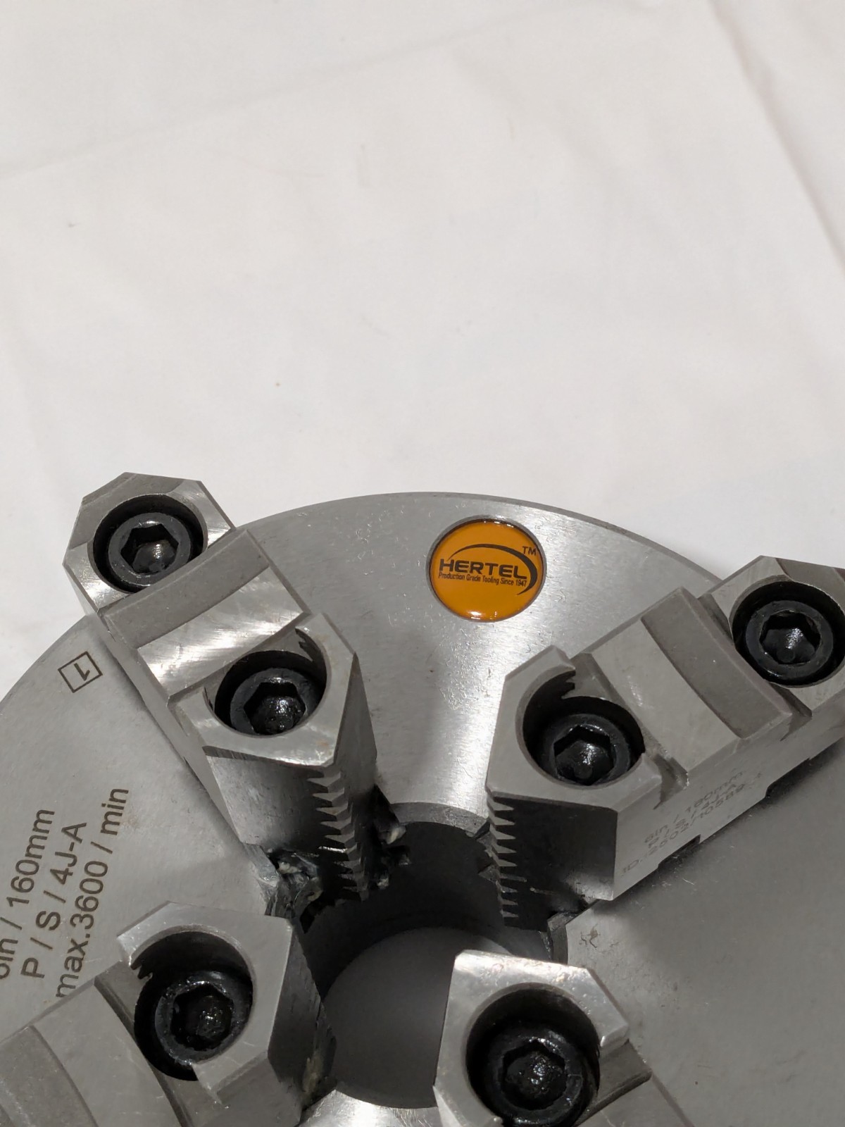 Hertel Manual Lathe Chuck: 6″, 4 Jaw, Self-Centering 97019012