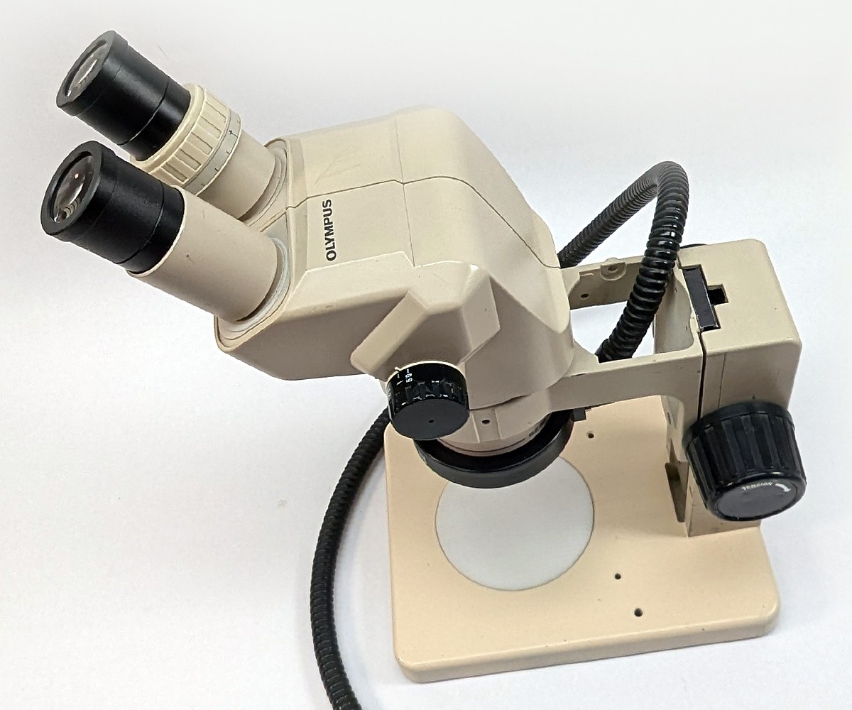 Olympus SZ30/SZ-30 StereoZoom Microscope w/SZ-ST Base/Fiber Light – Refurbished
