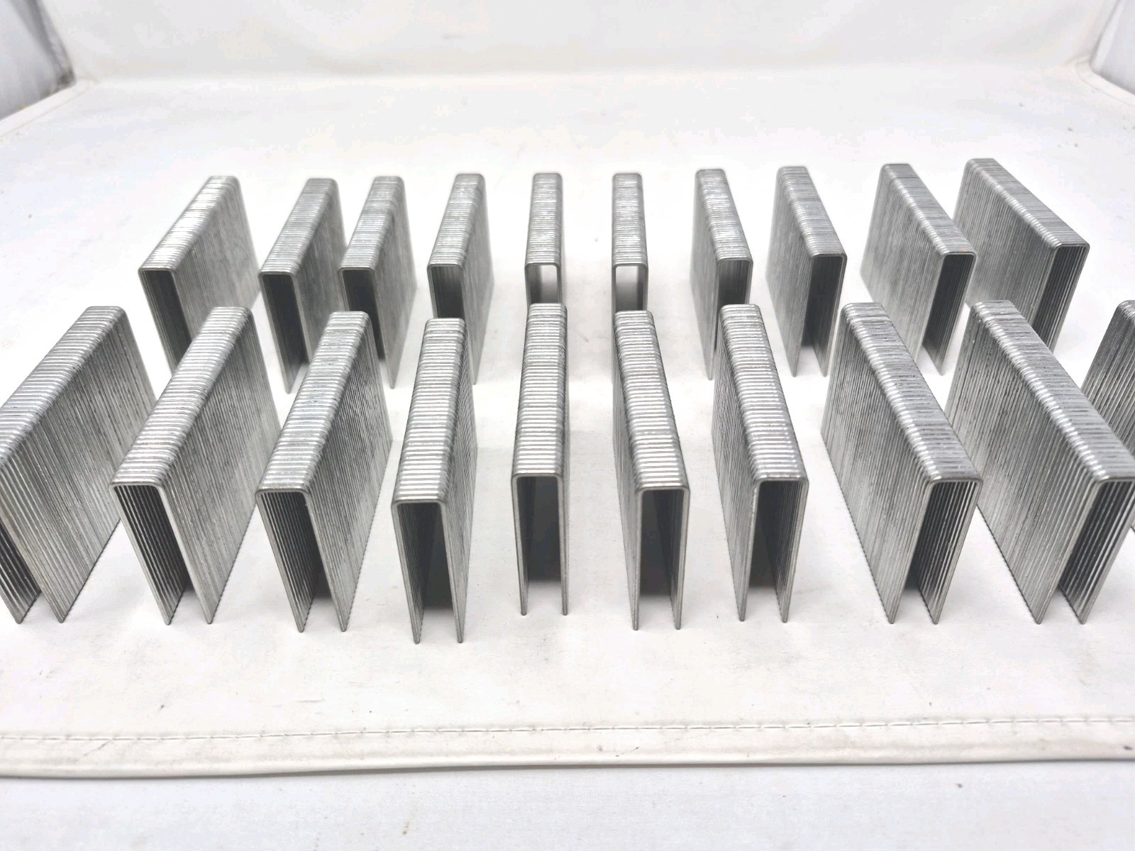 Bostitch Flooring Staples BCS1516-1M 15-1/2 Gauge 2″ – 1 Set Missing