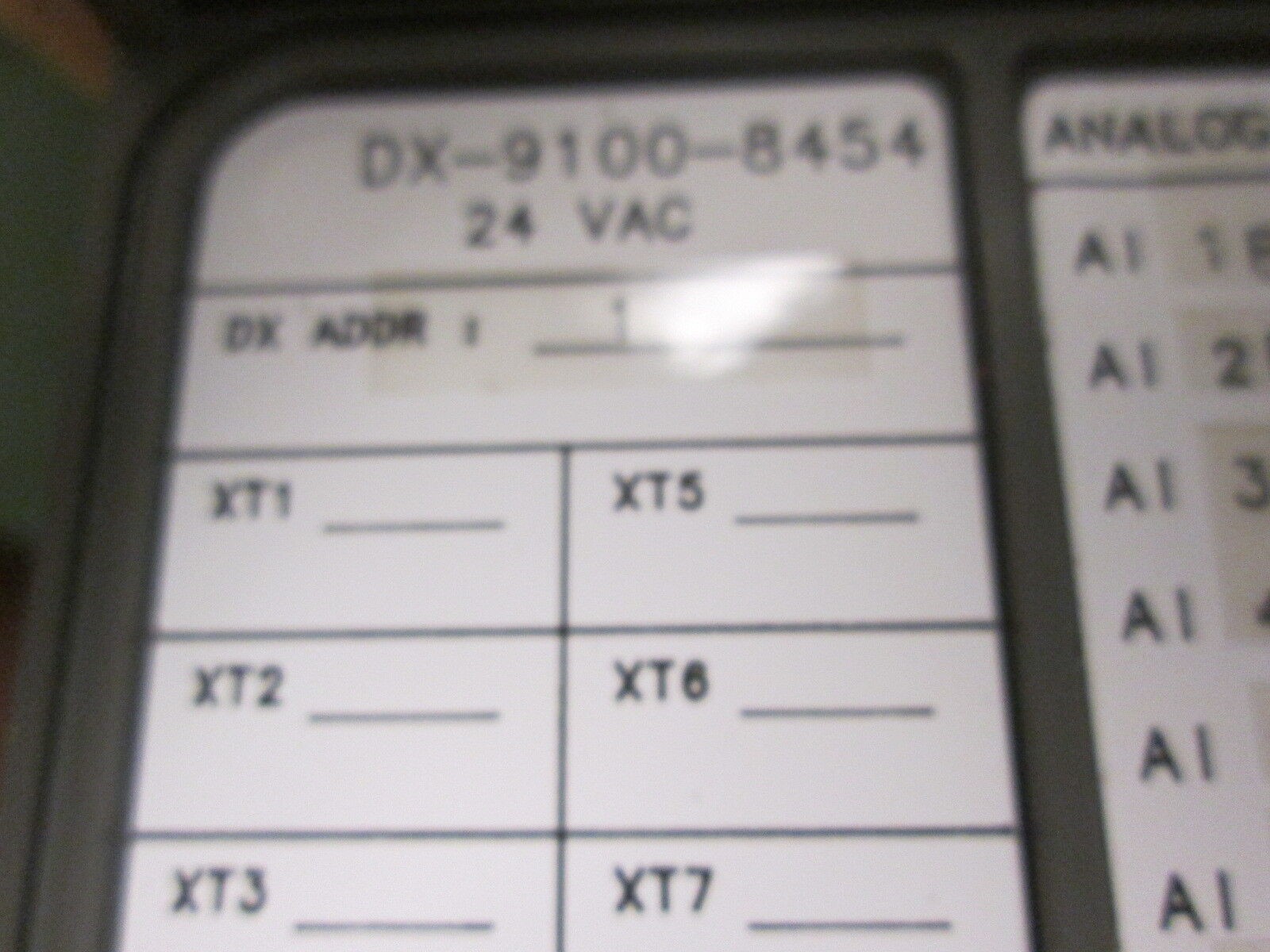 Johnson Controls / Metasys Controller DX-9100-8454 24VAC *Cracked Side* Used