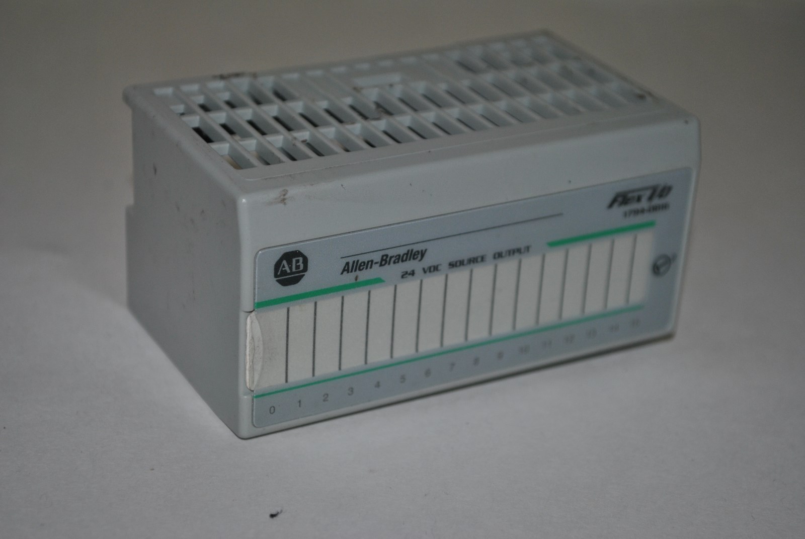 1794-OB16 ALLEN BRADLEY OUTPUT MODULE