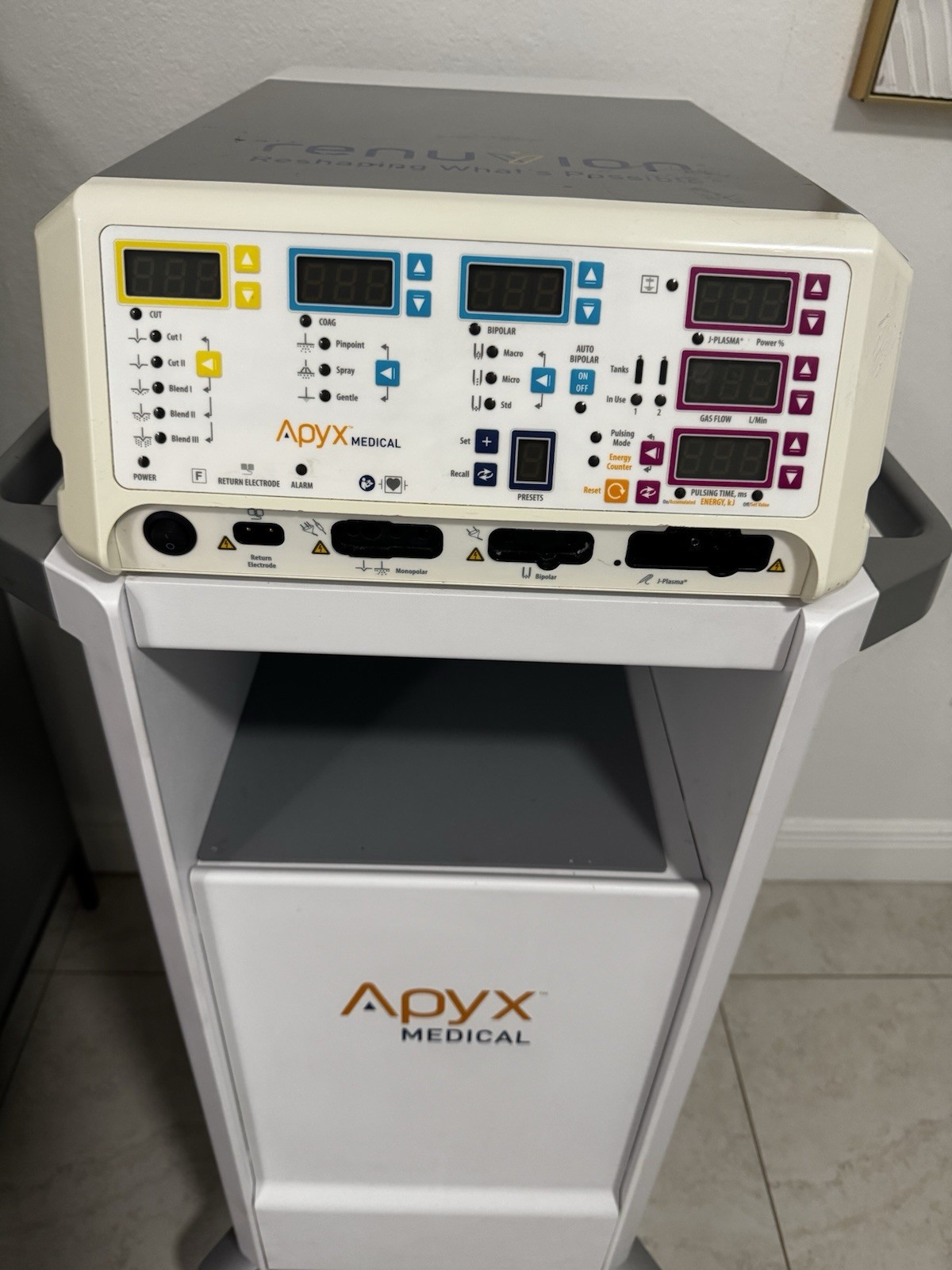 Renuvion APYX-RS3 Plasma System Generator Cart Mounted Skin Tightening