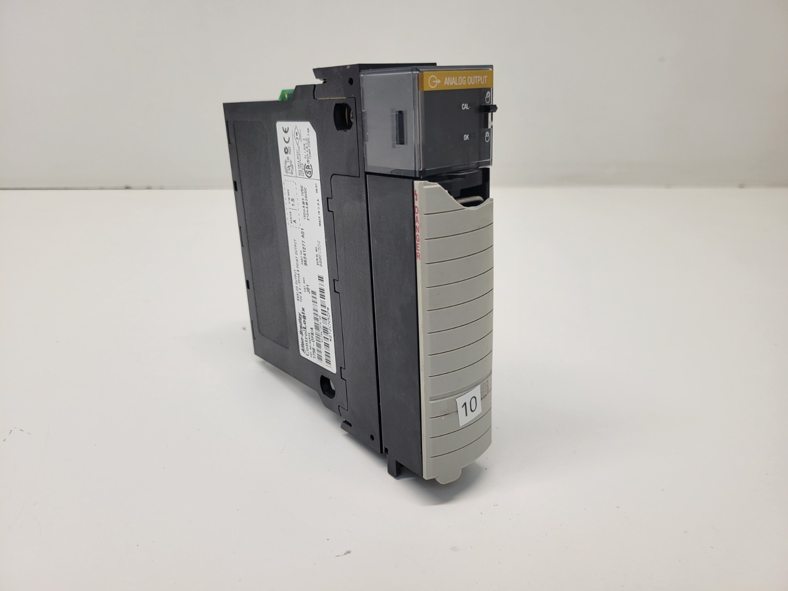 USED! ALLEN-BRADLEY ANALOG OUTPUT MODULE 1756-OF8/A *CHIPPED*