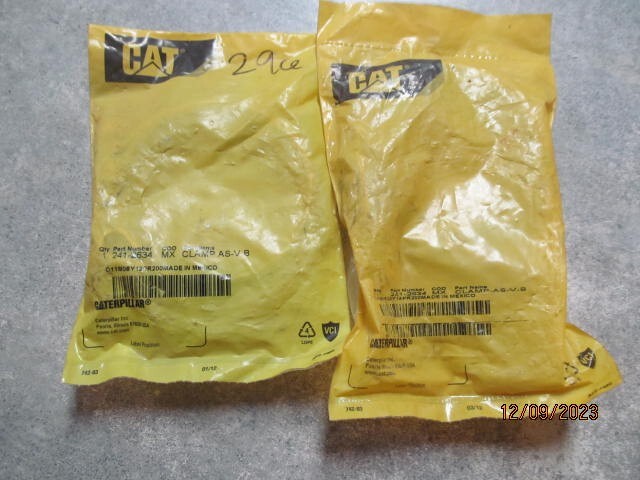(2) Caterpillar 241-2634 Clamps AS-V-B made in Mexico Free shipping
