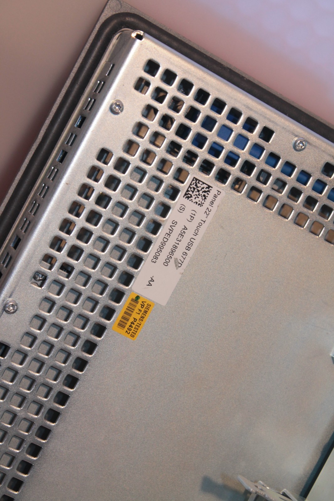 Siemens Simatic IPC 677D 22” SSD, Xeon E3, 16GB 6AV7260-2GY31-0BX6 24V DC