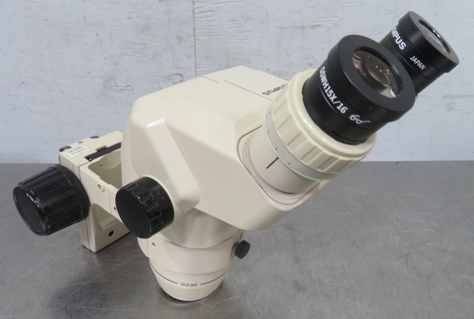 C194510 Olympus SZ3060 Stereo Zoom Microscope (0.9-4.0X) w/ GSWH15X/16 Eyepieces