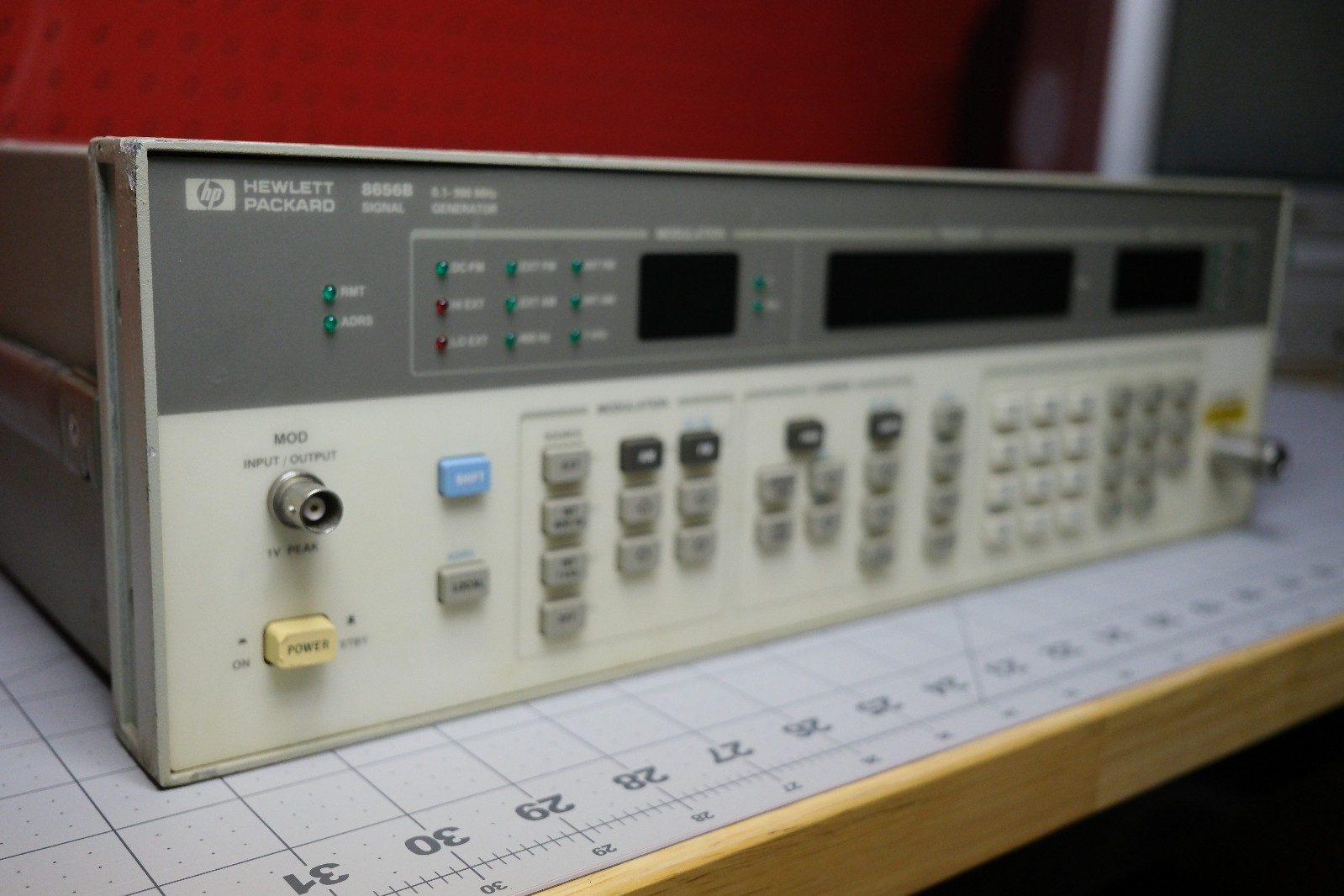 Hewlett Packard HP Agilent 8656B 0.1-990 MHz Signal Generator