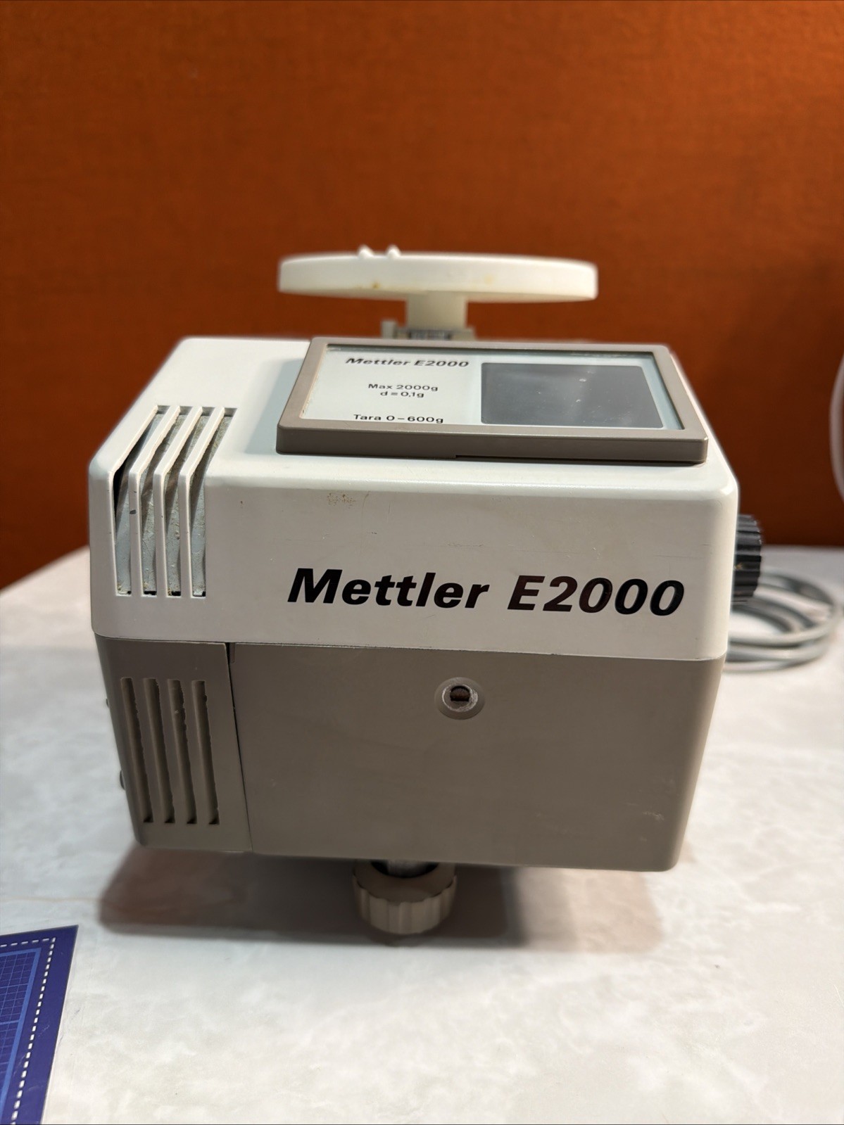 Mettler E2000 2kg Capacity Gram Scale w/ 5″ Table – 120V – E 2000 – Tested GOOD!