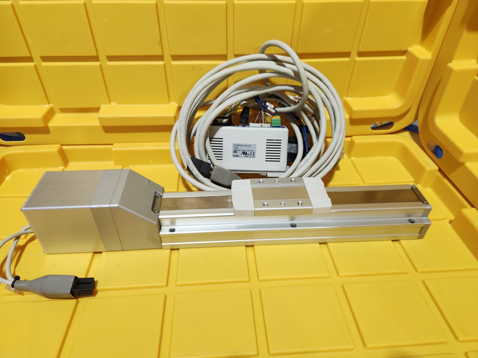Electric Actuator SMC LEFS32A-200-R58P30 Electric Slider W/ Driver & Cables