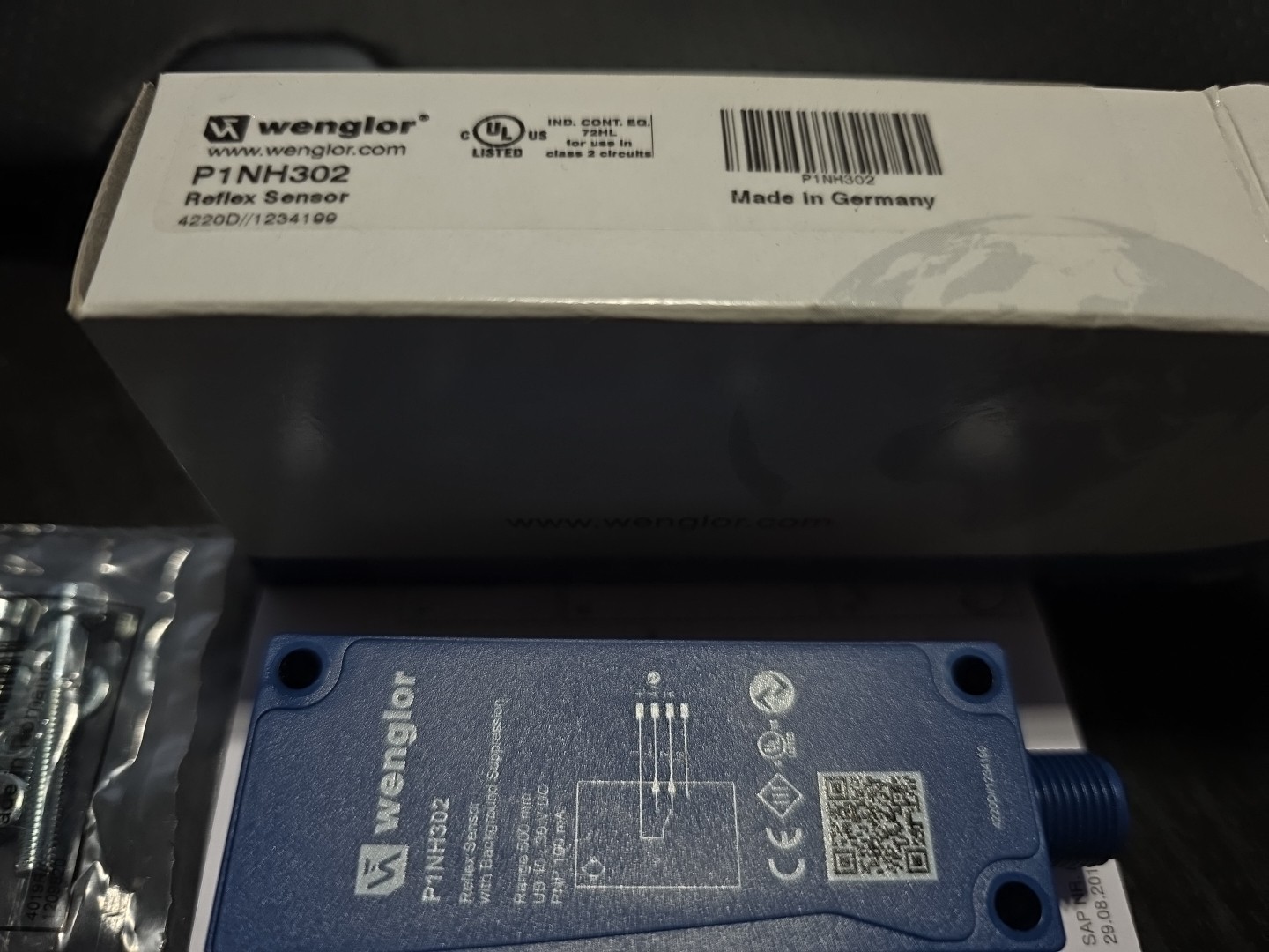 Wenglor Sensor P1NH302 Range 500 mm 10-30 vDC Blue PNP 100 mA Photoeye NEW w/BOX