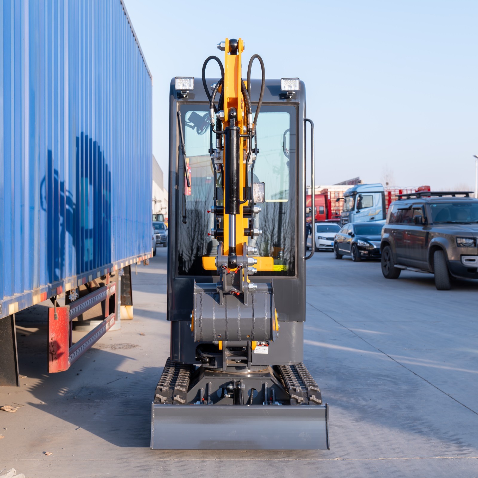 1.4Ton Mini Excavator With Enclosed Cab B&S Engine Swing Boom 4 Attachments Kit