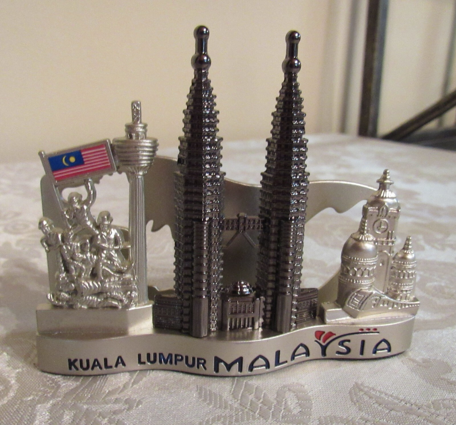 Kuala Lumpur Malaysia Business Card Holder * Pertronas Twin Towers * Silver Tone