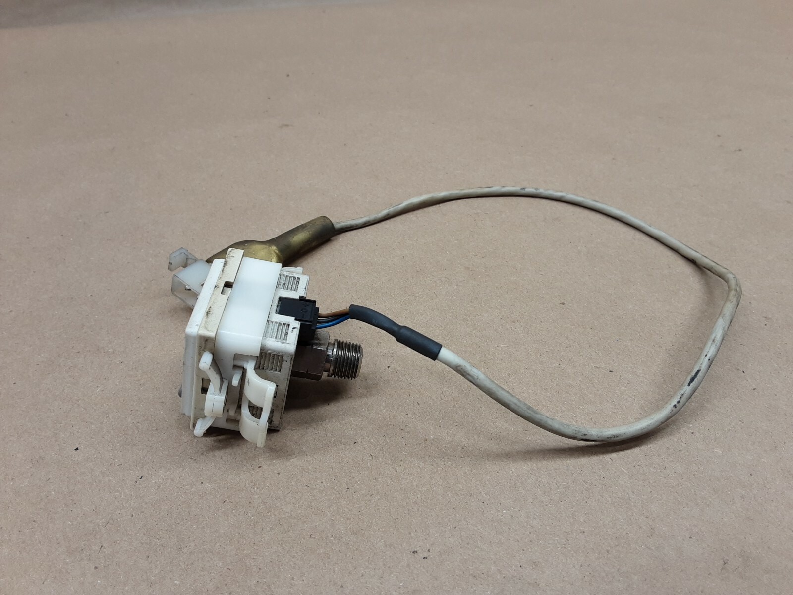 SMC ISE30-T1-25-M Pressure Switch #1016F25*AD