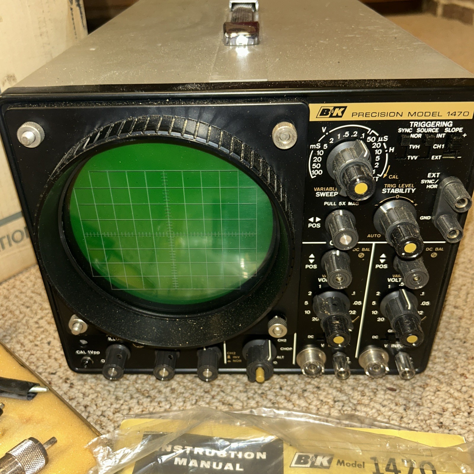 B&K Precision 1470 Analog Oscilloscope Dual Trace CRT Scope w/2 Probes in box