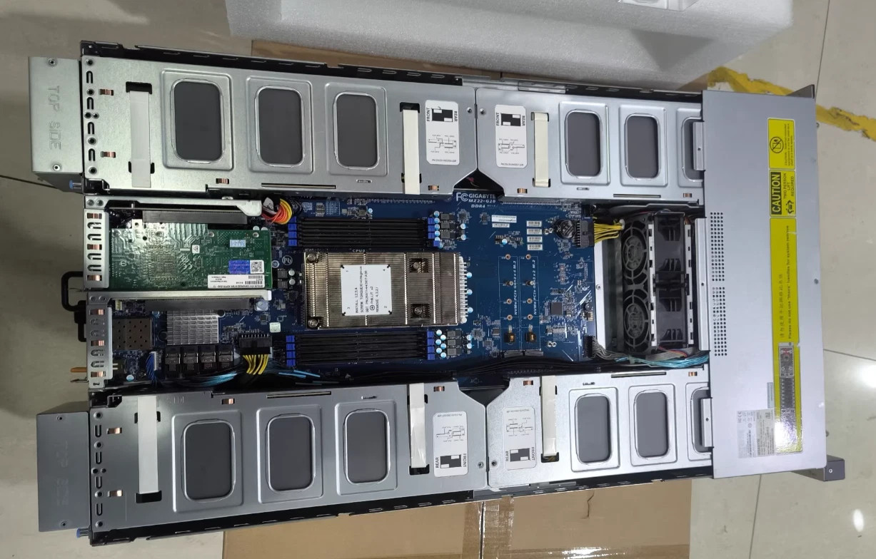 Gigabyte G292-Z20 2U 8x 2.5” Server 8x GPU+1x EPYC 7532 CPU+2*32G=64G 3200 RAM