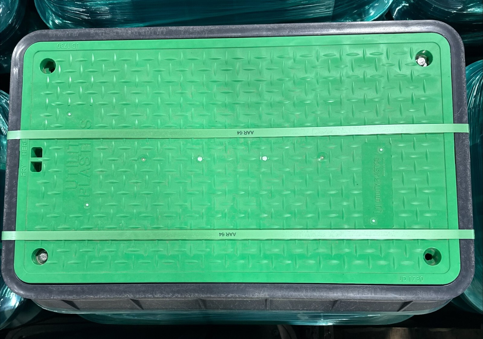 17x30x18 HDPE Plastic Pedestrian Rated Hand Holes w/Blank Lid, 1 Unit