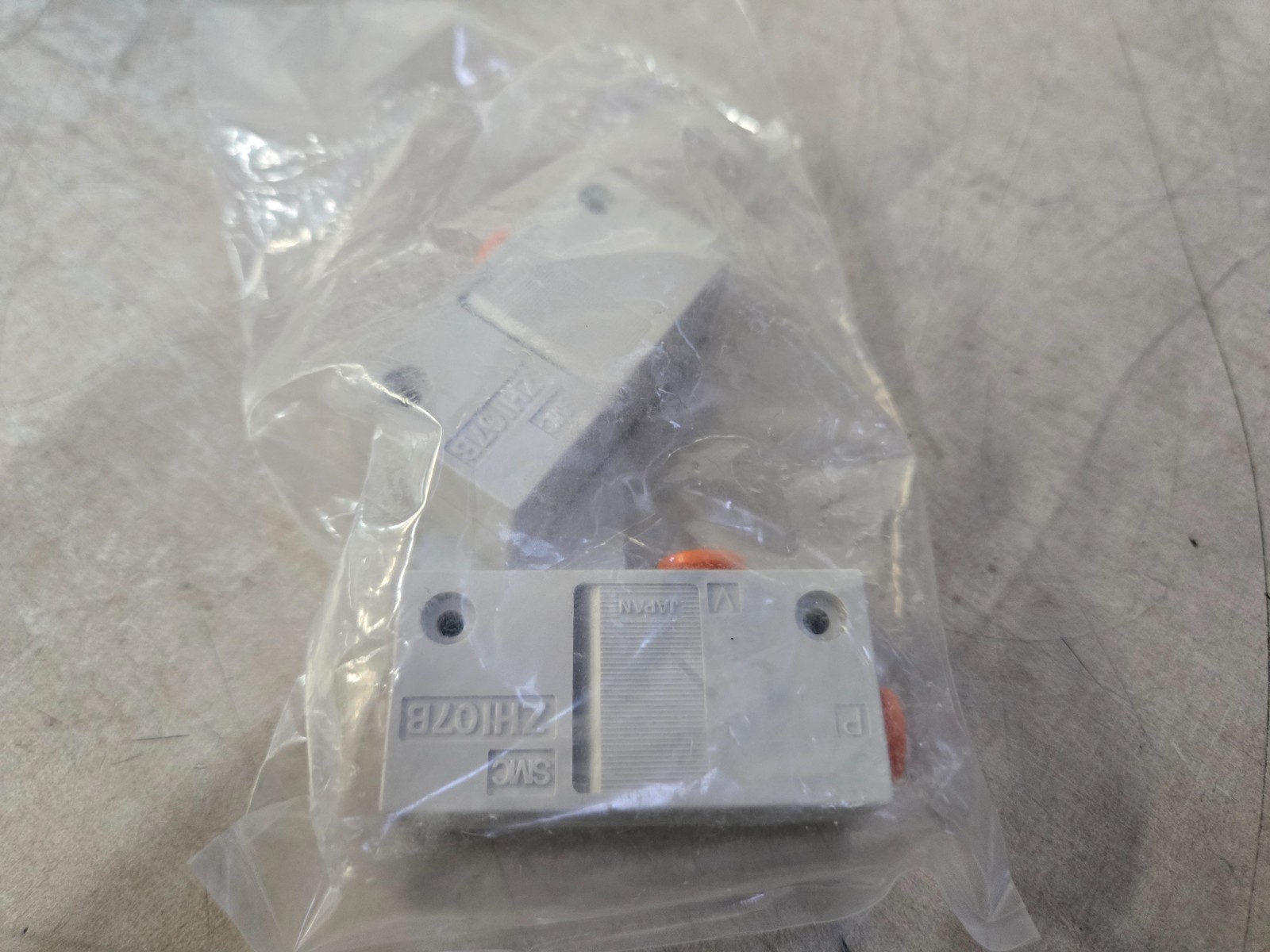 Lot of 2 Sealed SMC ZHI07BS-07-07 VALVES
