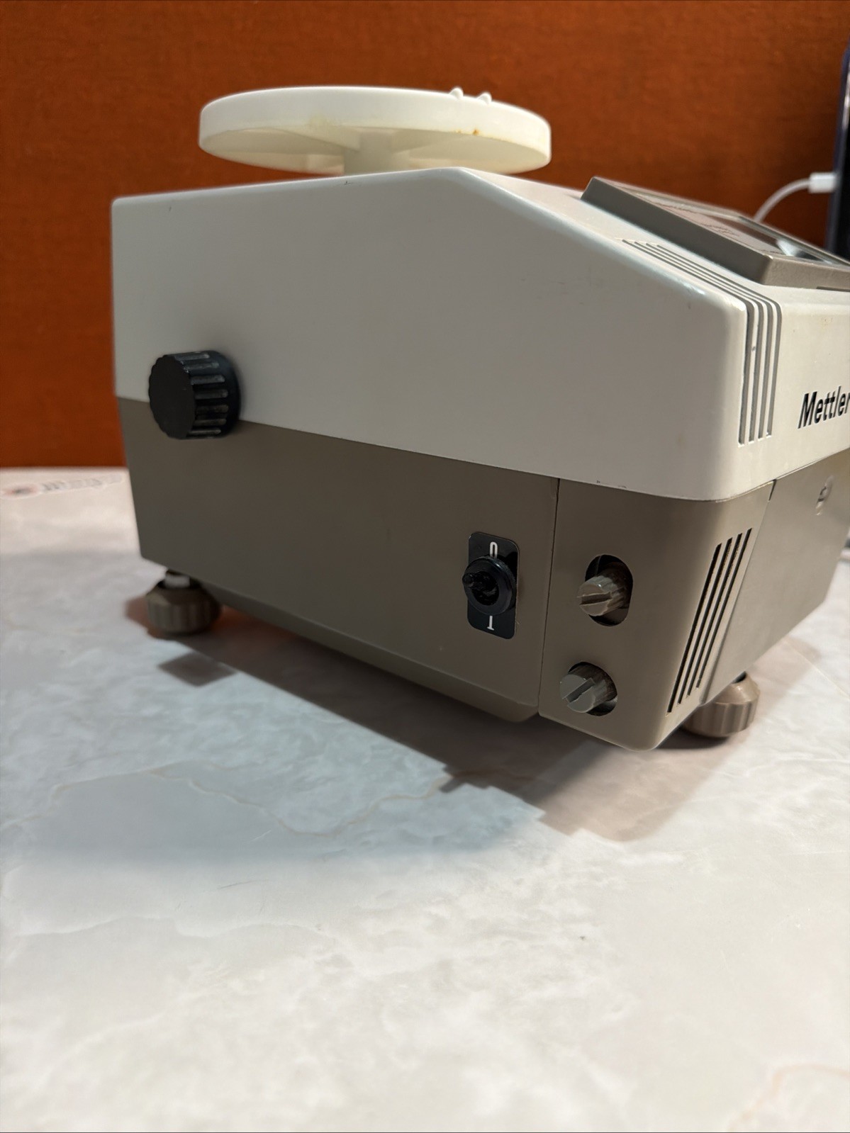 Mettler E2000 2kg Capacity Gram Scale w/ 5″ Table – 120V – E 2000 – Tested GOOD!