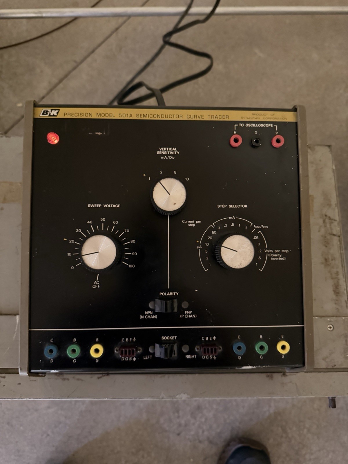 B&K Precision 501A Semiconductor Curve Tracer Transistor FET Diode Tester Powers