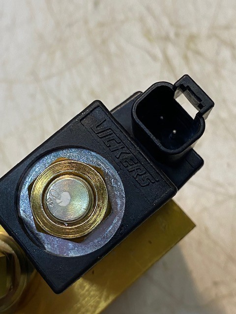 Vickers MCD-4185 Industrial Hydraulic Manifold Control Valve Block