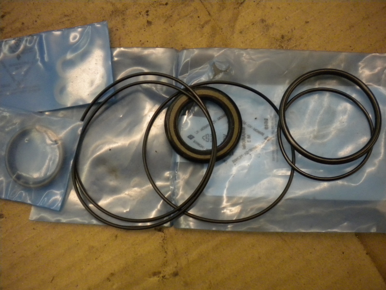 DANFOSS 151-1275 / 1511275 wheel motor seal kit