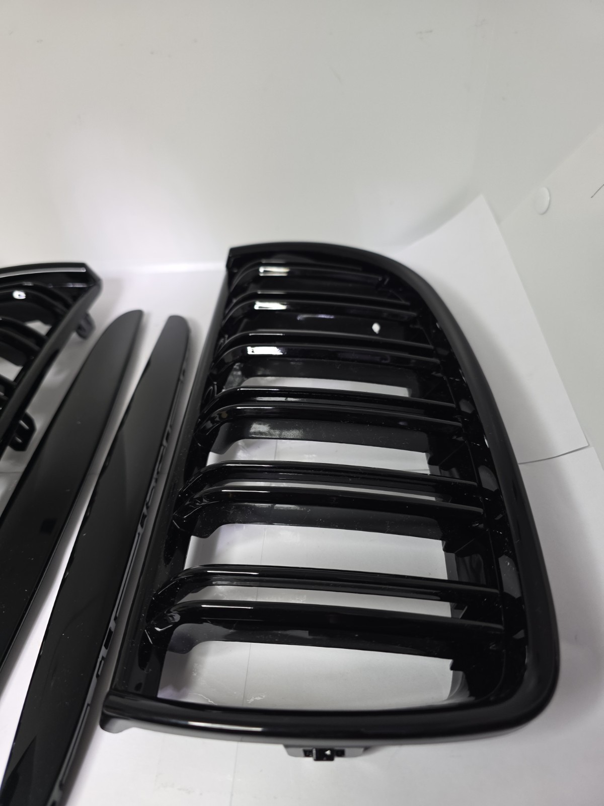 Gloss Black Front Bumper Kidney Grille Grill For BMW E90 E91 325i 335i 2005-2008
