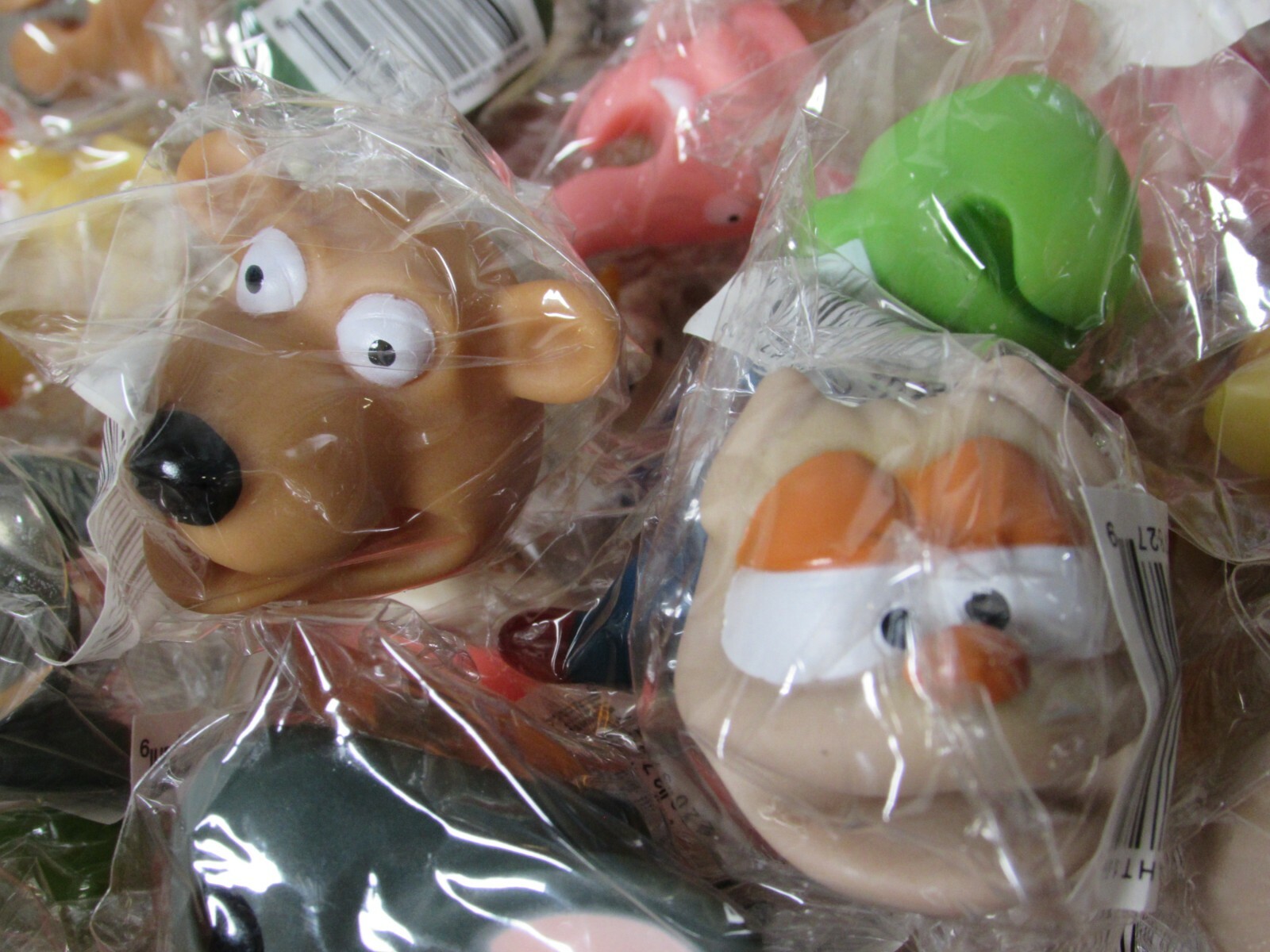 200 VENDING MACHINE TOYS BULK LOT MIX PARTY FAVOR SUCTION CUP ANIMALS FACES