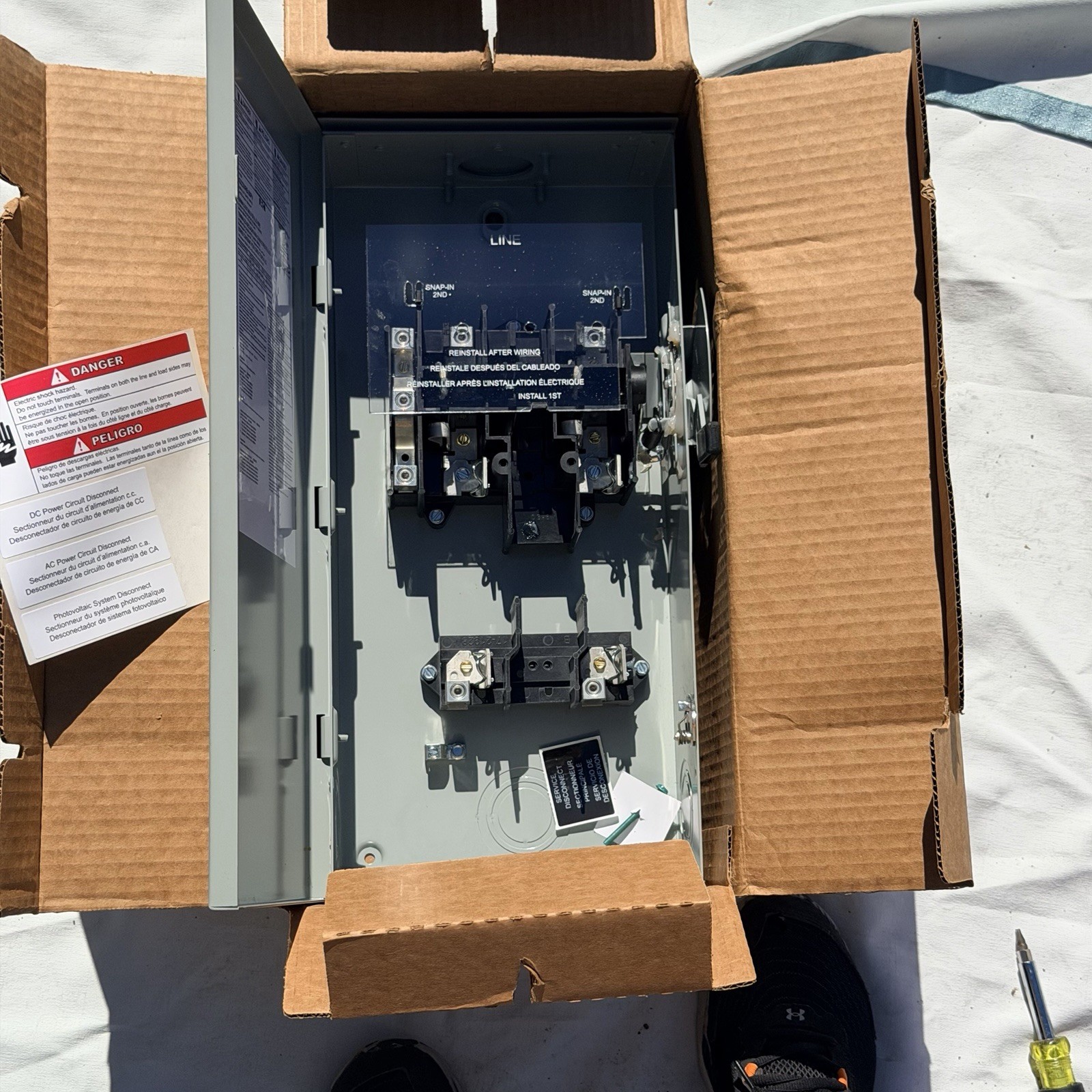 Eaton 100A DISCONNECT SWITCH OUTDOOR 3PHASE 240V FUSE TYPE NEMA 3R EATON