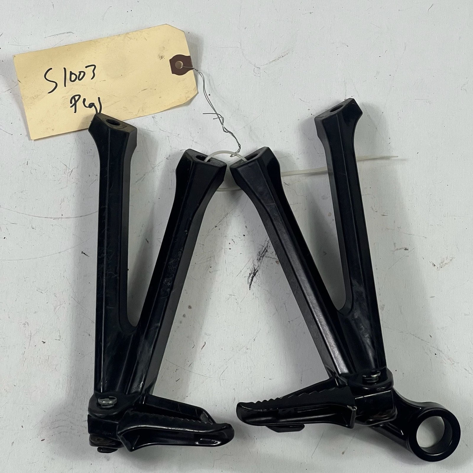 2006-2007 Suzuki GSXR 600 750 OEM Rear Passenger Foot Pegs Brackets Pair