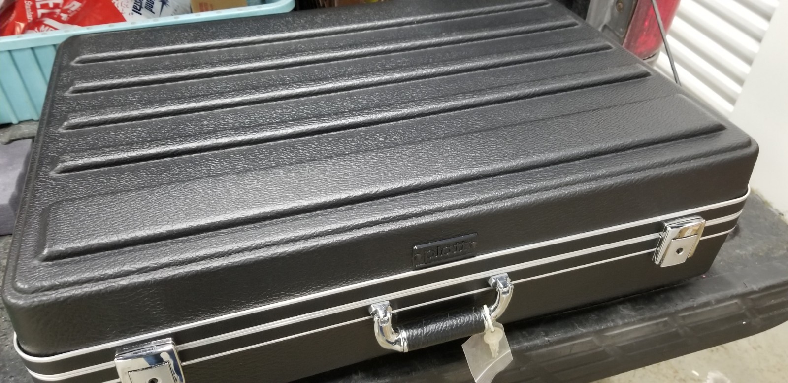 Platt 282007 Heavy Duty Polyethylene Case w/keys I.D. – 27.5″ x 19.5″ x 4″ deep