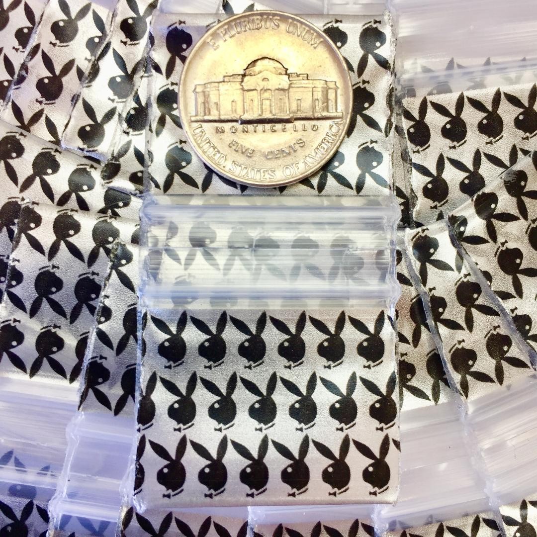 BaggiesSince1987 – 12510-S DESIGN ZIP BAGS 300PCS BUNNY ON SILVER, READ DETAILS