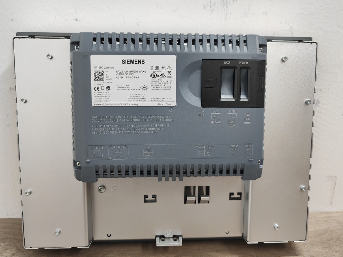 NEW Siemens 6AV2124-0MC01-0AX0 6AV2 124-0MC01-0AX0