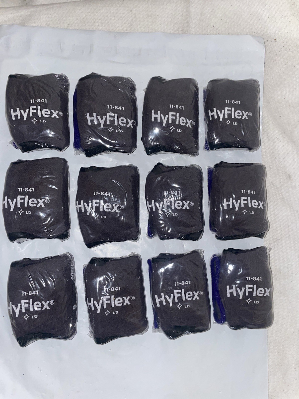 12 Pair Ansell HyFlex 11-841 Size 6 (Extra Small) Nitrile Foam Coated Gloves