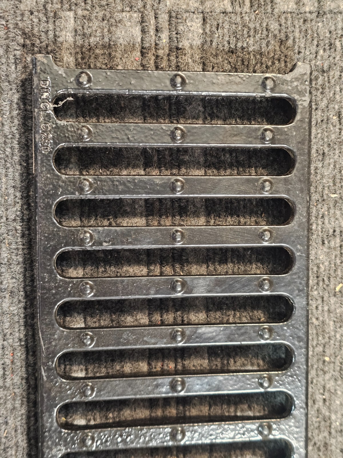 ZURN P6-DGC 5 3/8 in Width 19.5″ Length, Ductile Iron Grate Rectangular Slotted