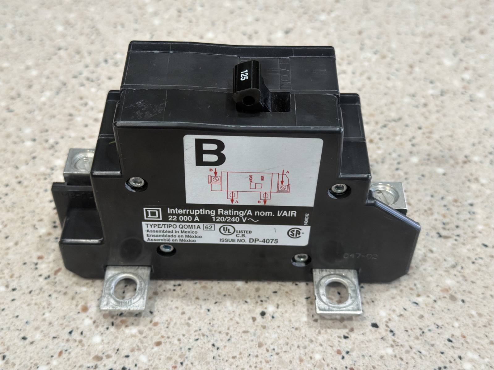 Square D QOM125VH 22kAIC 120/240V 125A 2P Circuit Breaker *NEW PULL*