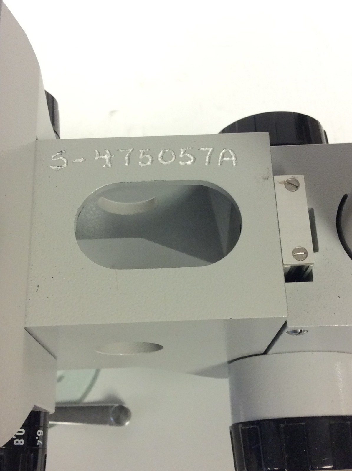 Zeiss Stemi SV8 Stereomicroscope 47 50 63 w/ Light Source, W10x/25 Eyepieces